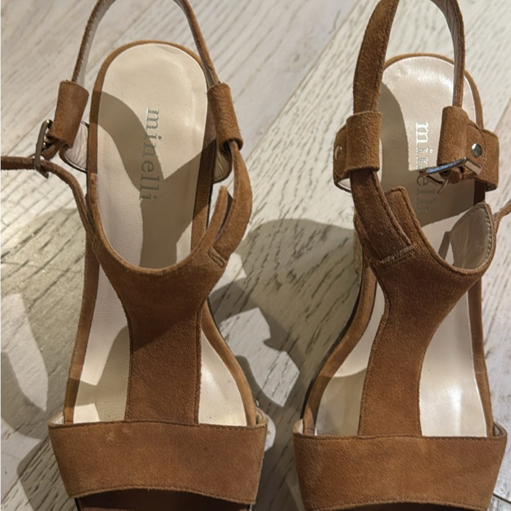 Minelli Tan Heels with Chunky Block Design